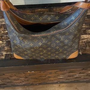 Authentic Vintage Louis Vuitton bag great shape this bag has a lot of life left!